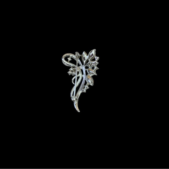 Elegant Vintage Silver Floral Brooch - Picture 2 of 3